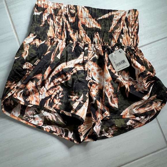 Free people movement the way home shorts - Picture 2 of 4